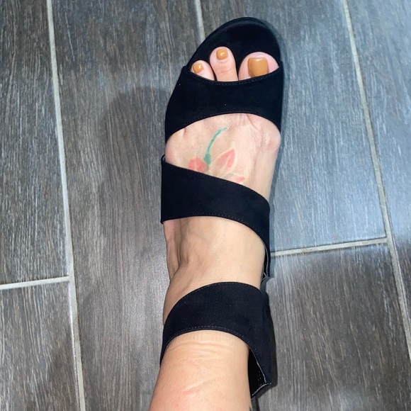 Size 9 guess sandal wedges - Picture 3 of 4